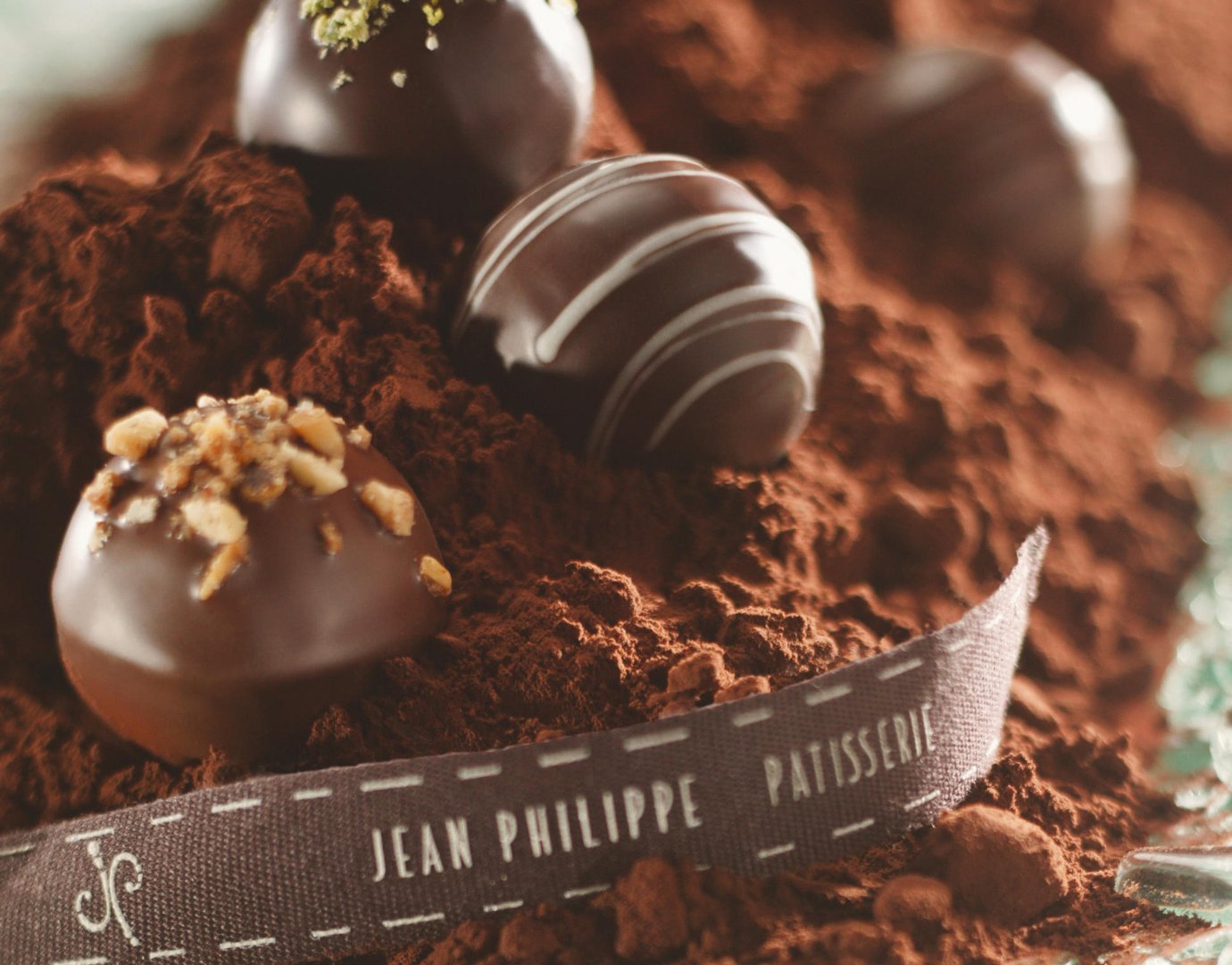 Luxurious chocolate truffles on cocoa powder from Jean Philippe Patisserie | MSC Cruises Luxurious chocolate truffles on cocoa powder from Jean Philippe Patisserie | MSC Cruises