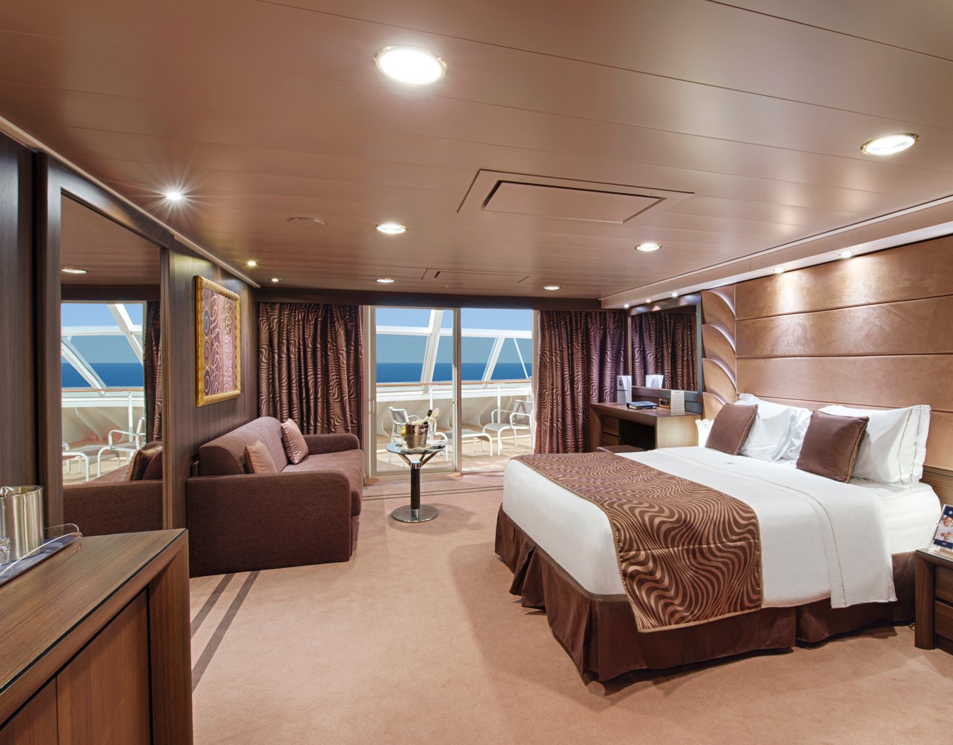 MSC Divina, Yacht Club Deluxe Suite |MSC Cruises MSC Divina, Yacht Club Deluxe Suite |MSC Cruises